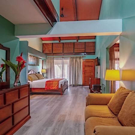 Hotel Villa Florencia トゥリアルバ エクステリア 写真