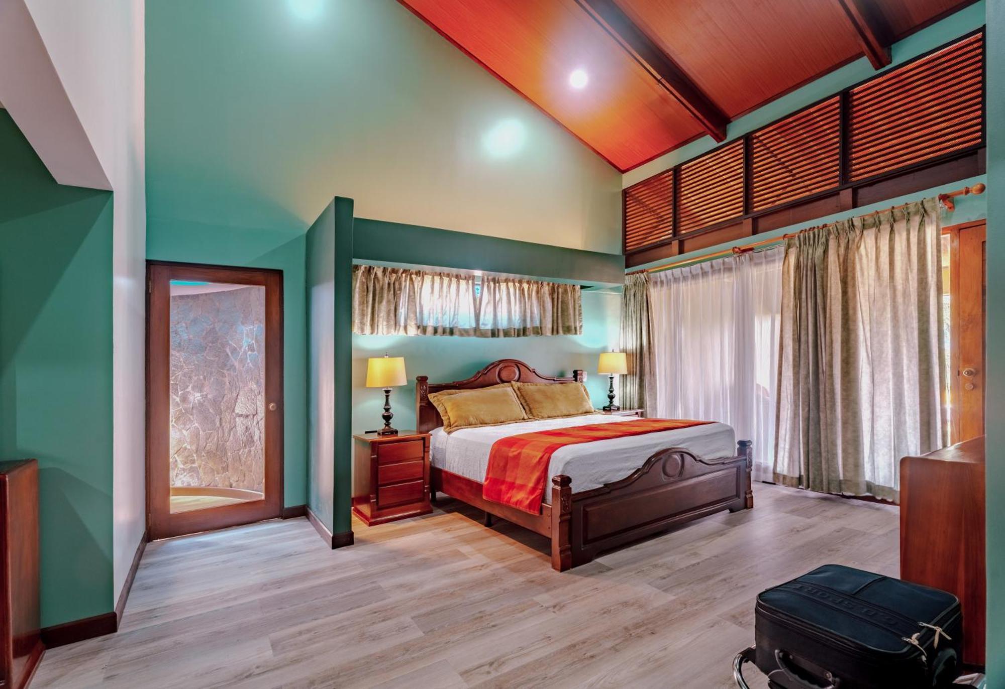 Hotel Villa Florencia トゥリアルバ エクステリア 写真