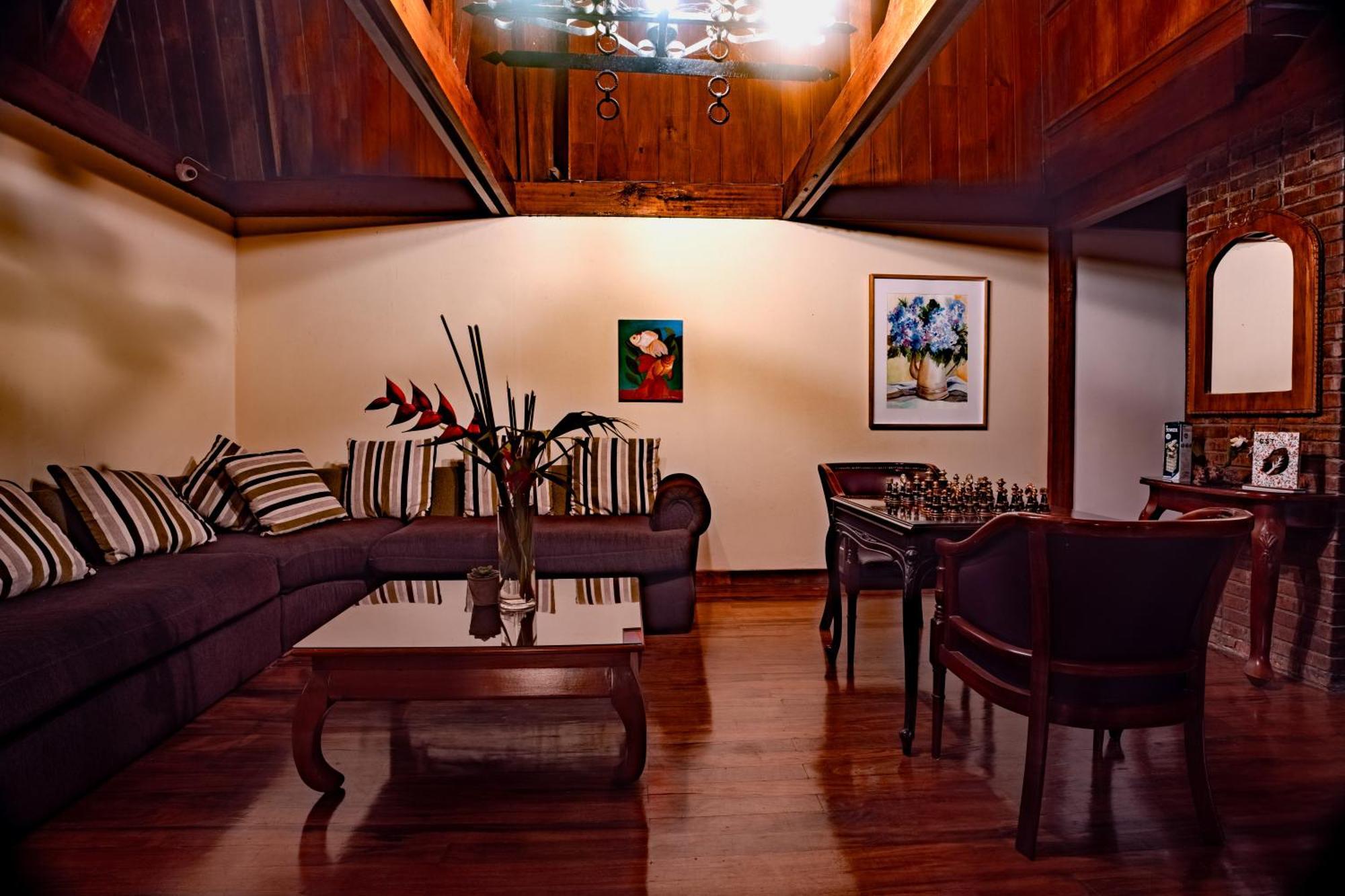 Hotel Villa Florencia トゥリアルバ エクステリア 写真