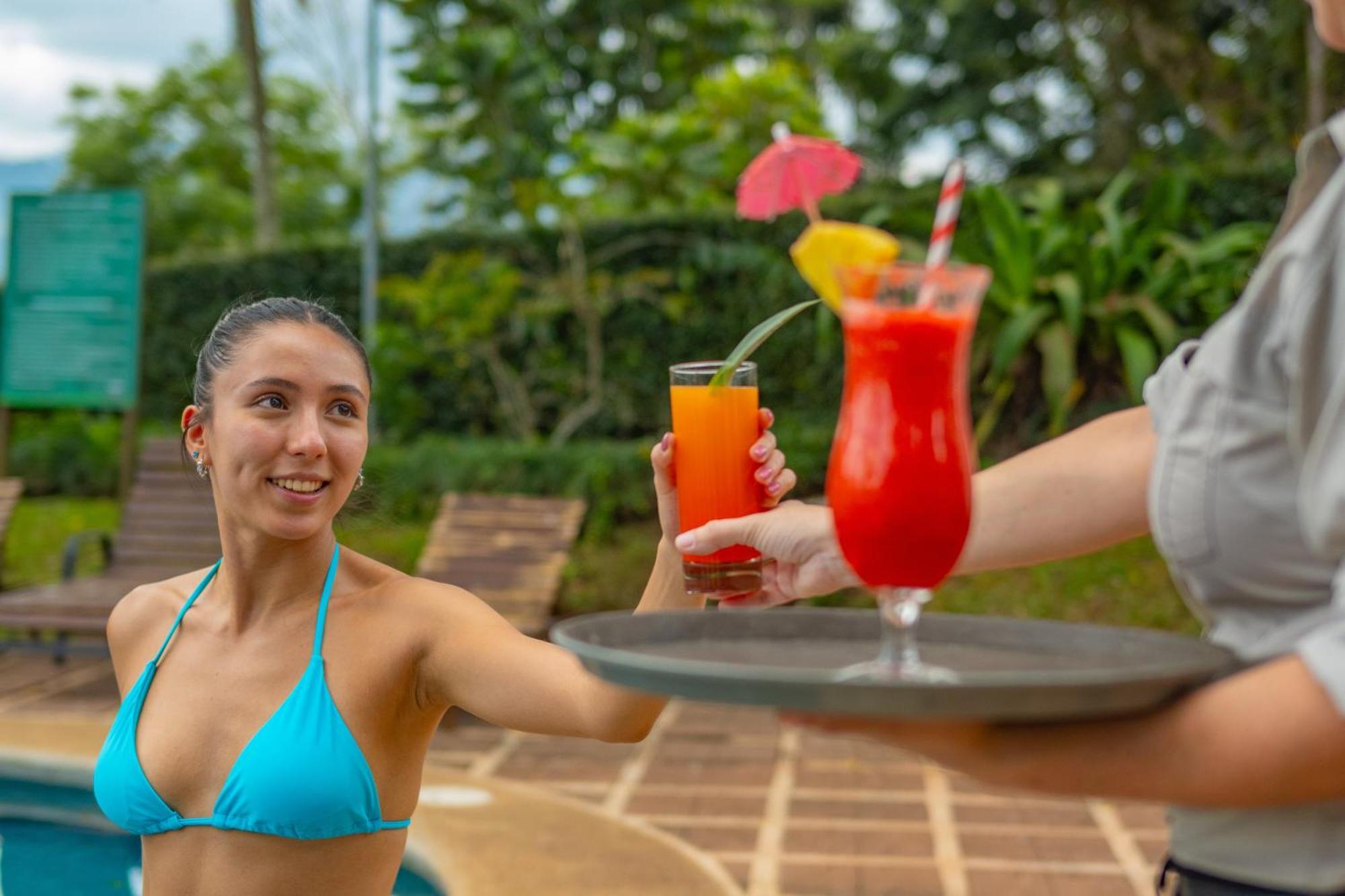 Hotel Villa Florencia トゥリアルバ エクステリア 写真
